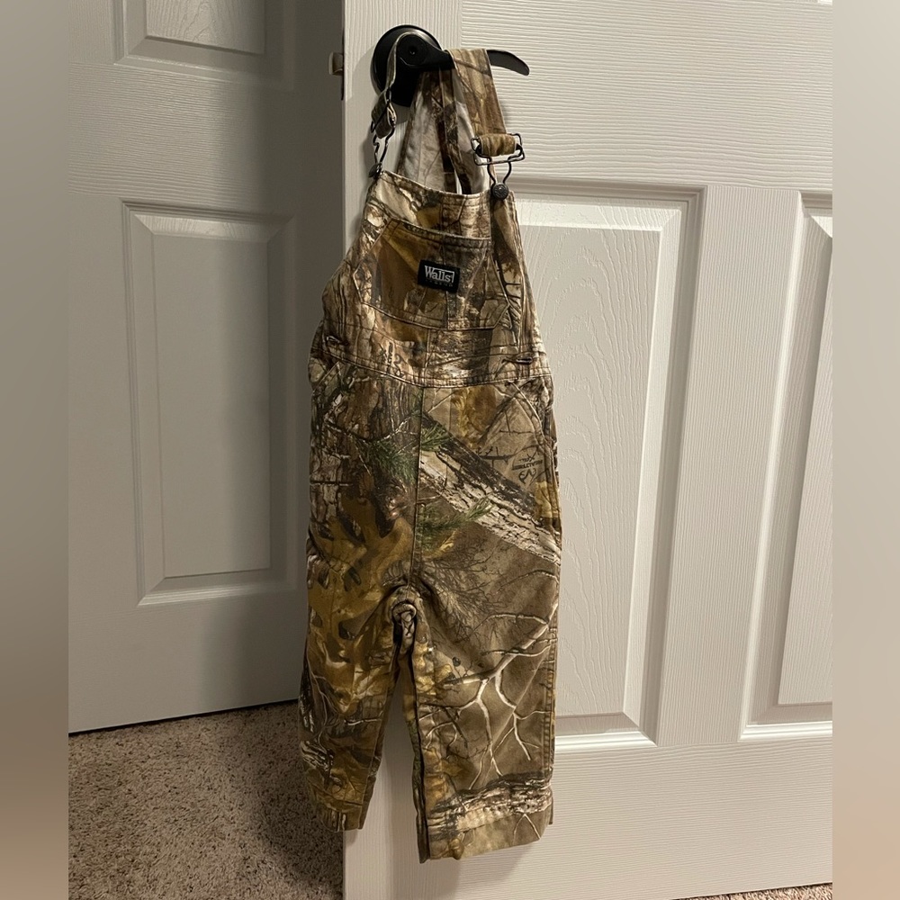 Like New Walls with kidz grow system size 24 mo with Realtree Camo